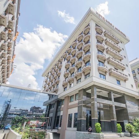 Mega Anggrek Hotel Jakarta Slipi Buitenkant foto