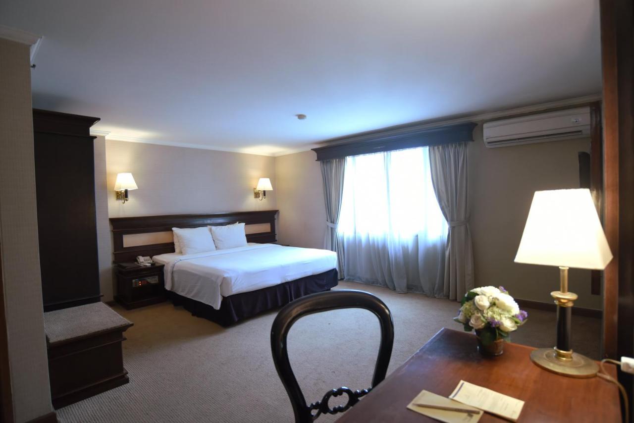Mega Anggrek Hotel Jakarta Slipi Buitenkant foto