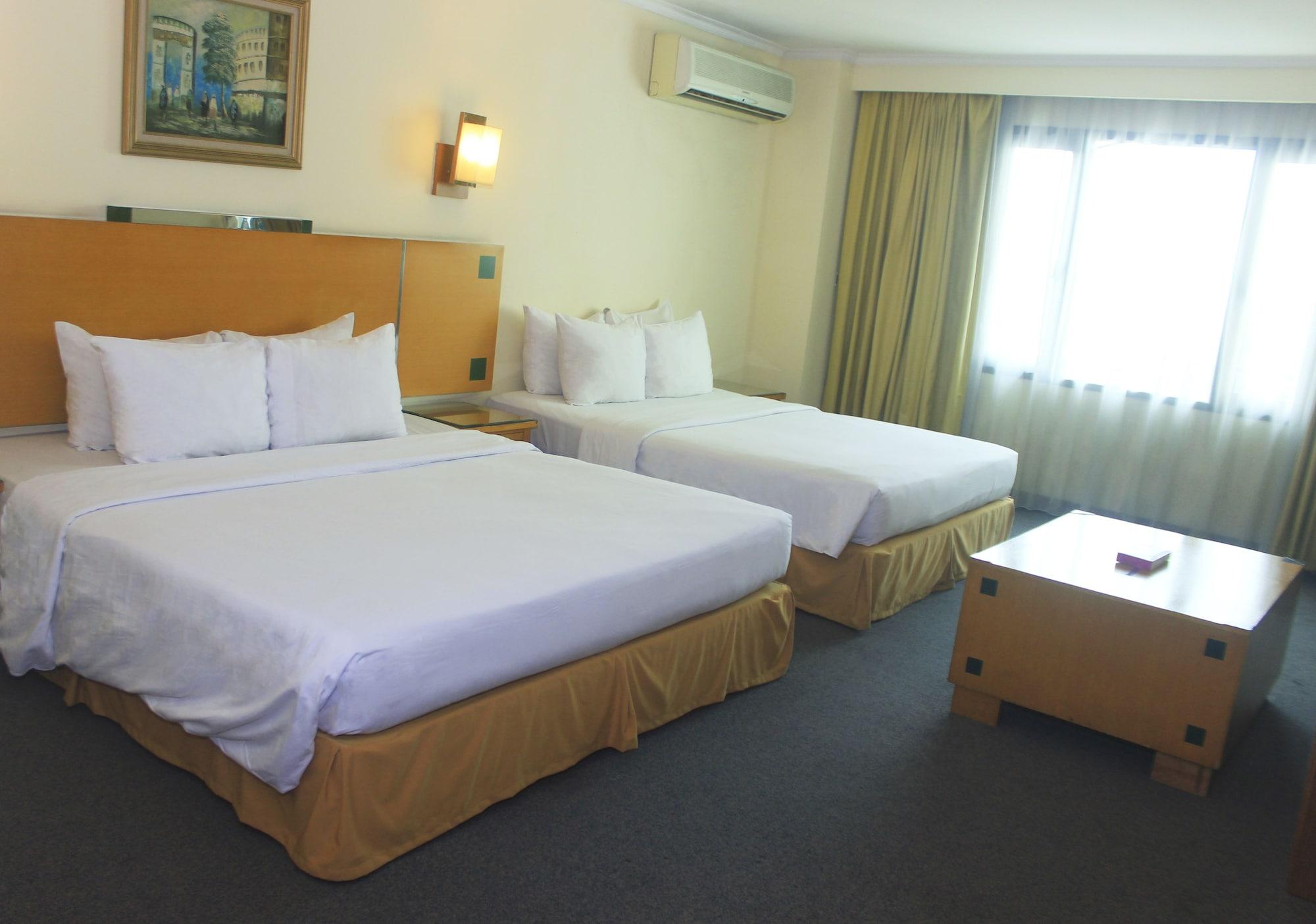 Mega Anggrek Hotel Jakarta Slipi Buitenkant foto