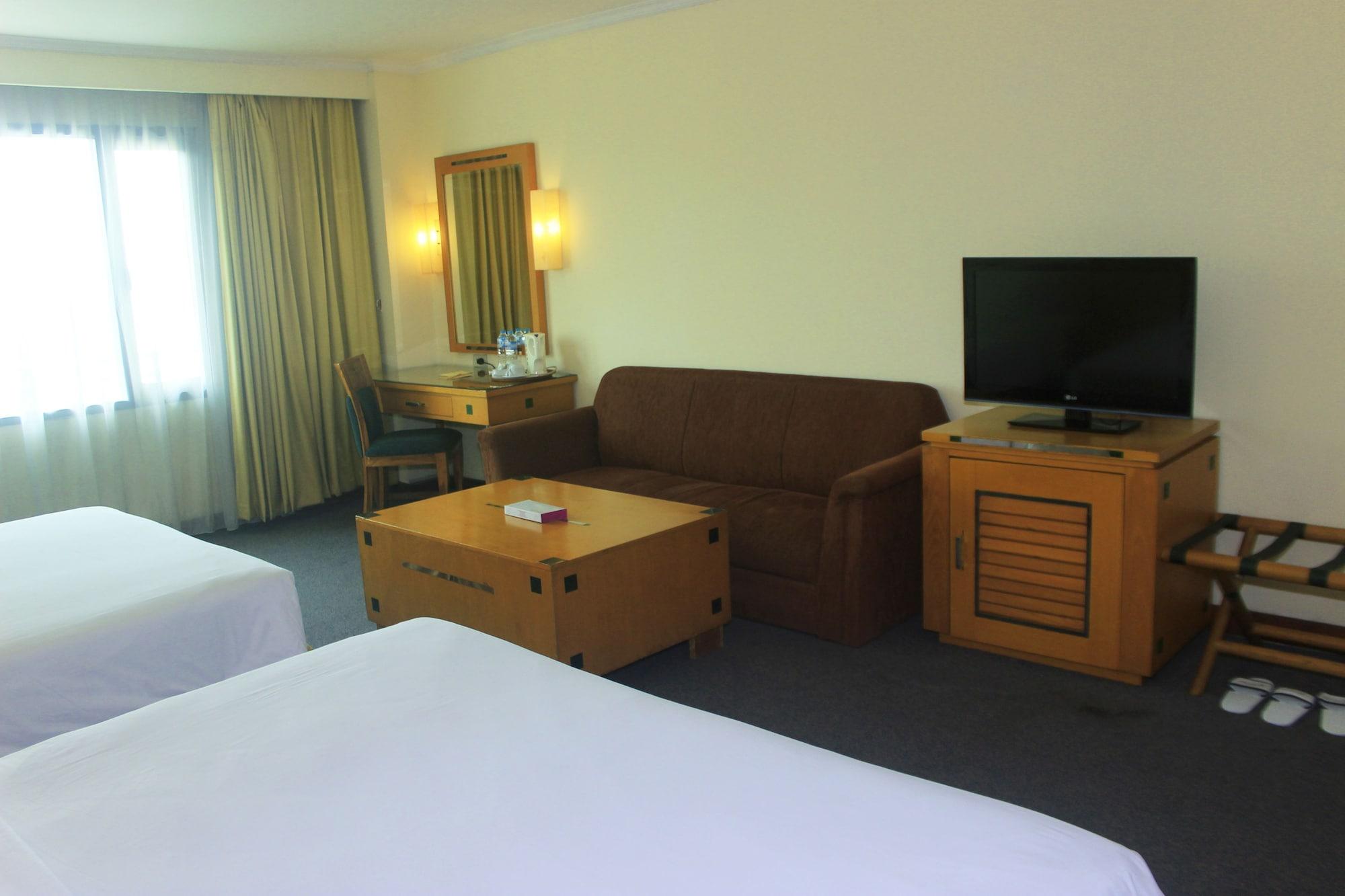 Mega Anggrek Hotel Jakarta Slipi Buitenkant foto