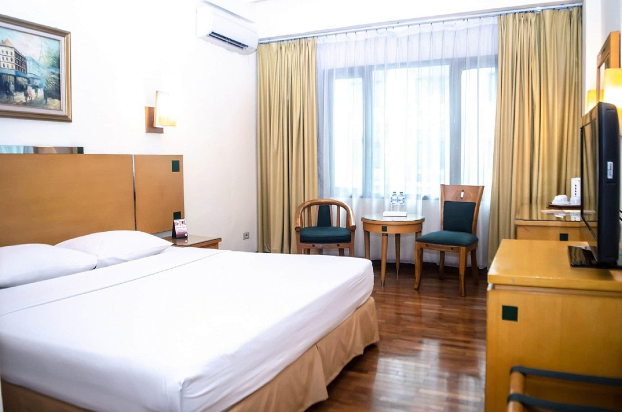 Mega Anggrek Hotel Jakarta Slipi Buitenkant foto