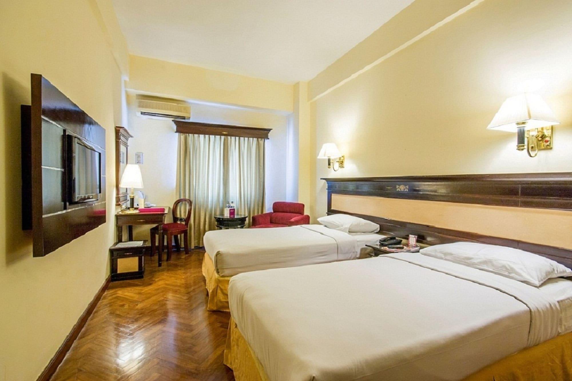 Mega Anggrek Hotel Jakarta Slipi Buitenkant foto