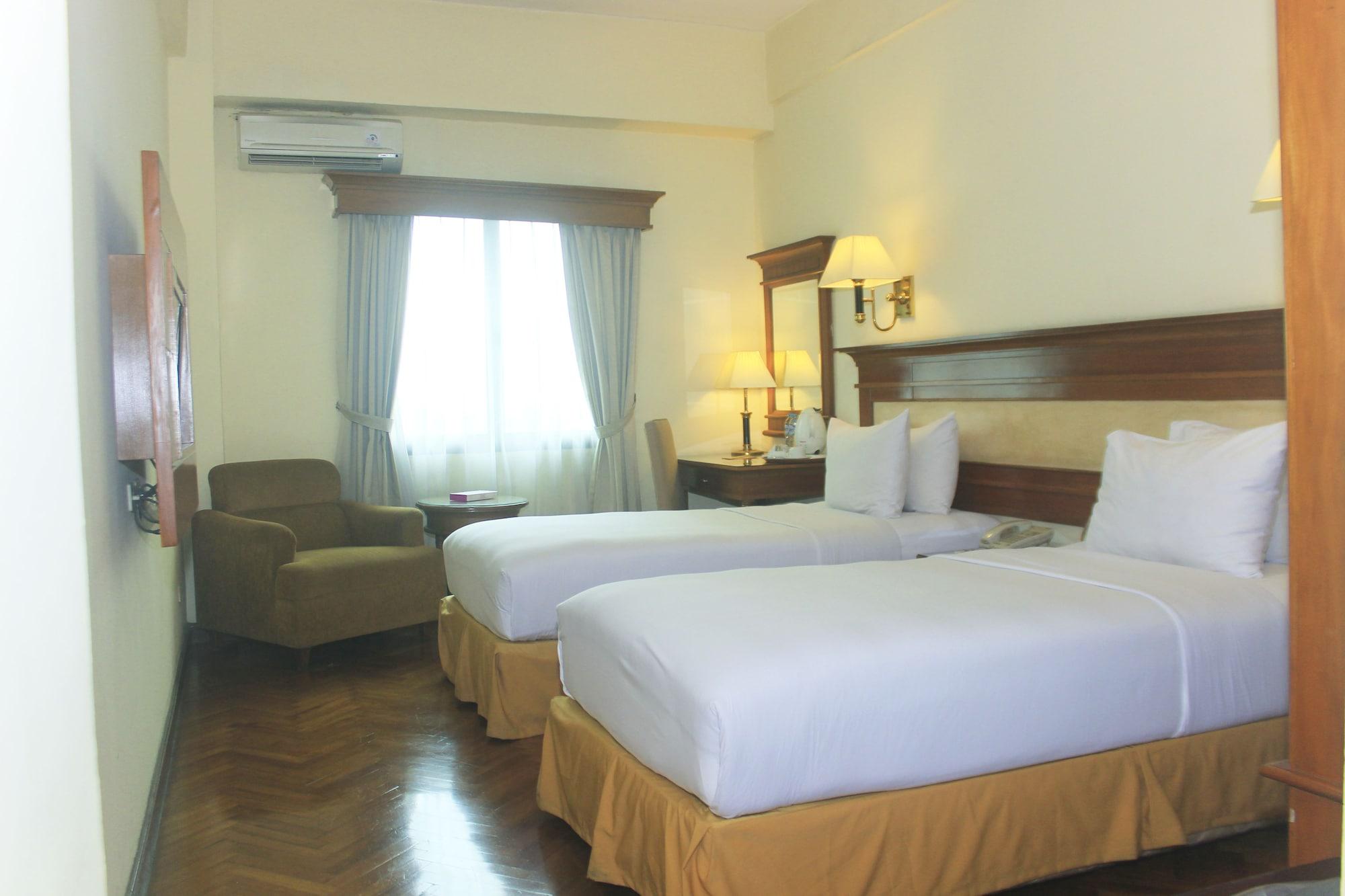 Mega Anggrek Hotel Jakarta Slipi Buitenkant foto