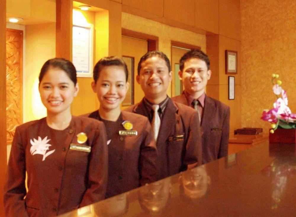 Mega Anggrek Hotel Jakarta Slipi Buitenkant foto