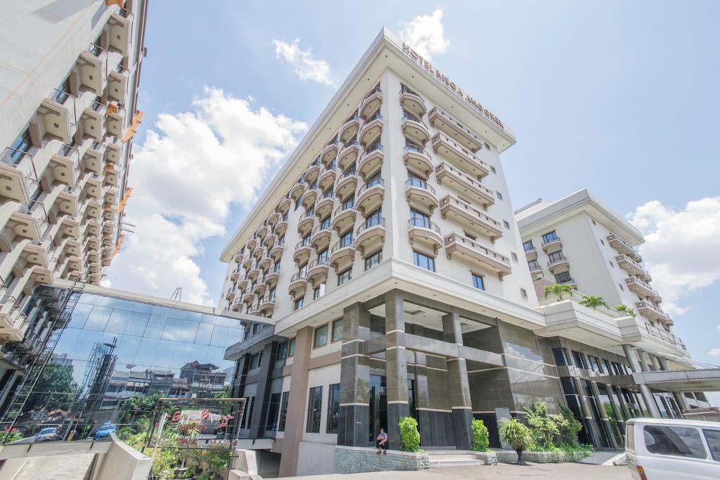 Mega Anggrek Hotel Jakarta Slipi Buitenkant foto