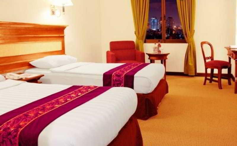 Mega Anggrek Hotel Jakarta Slipi Buitenkant foto