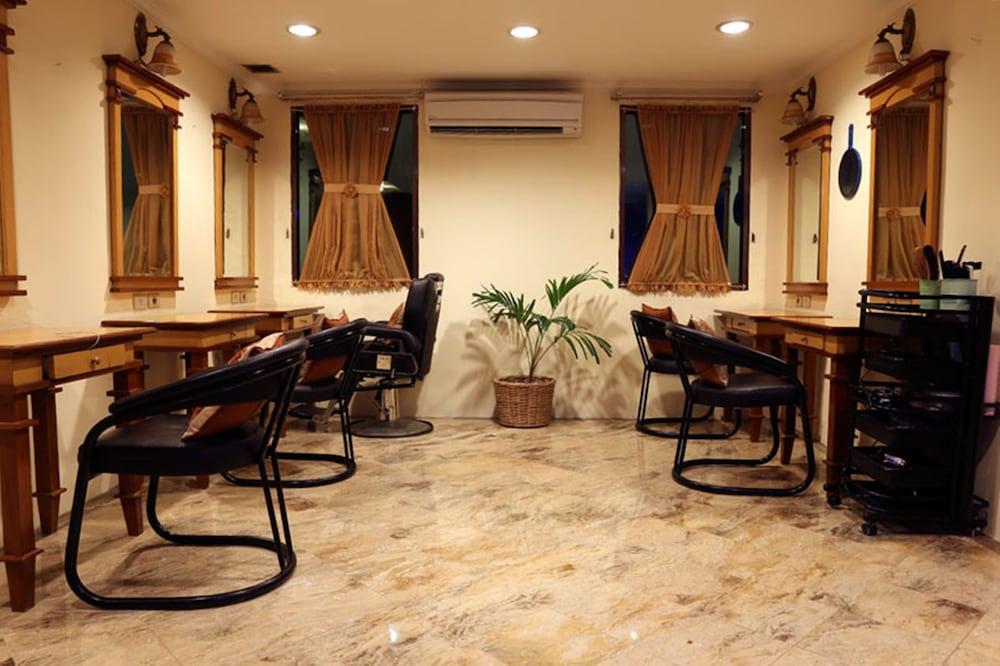 Mega Anggrek Hotel Jakarta Slipi Buitenkant foto