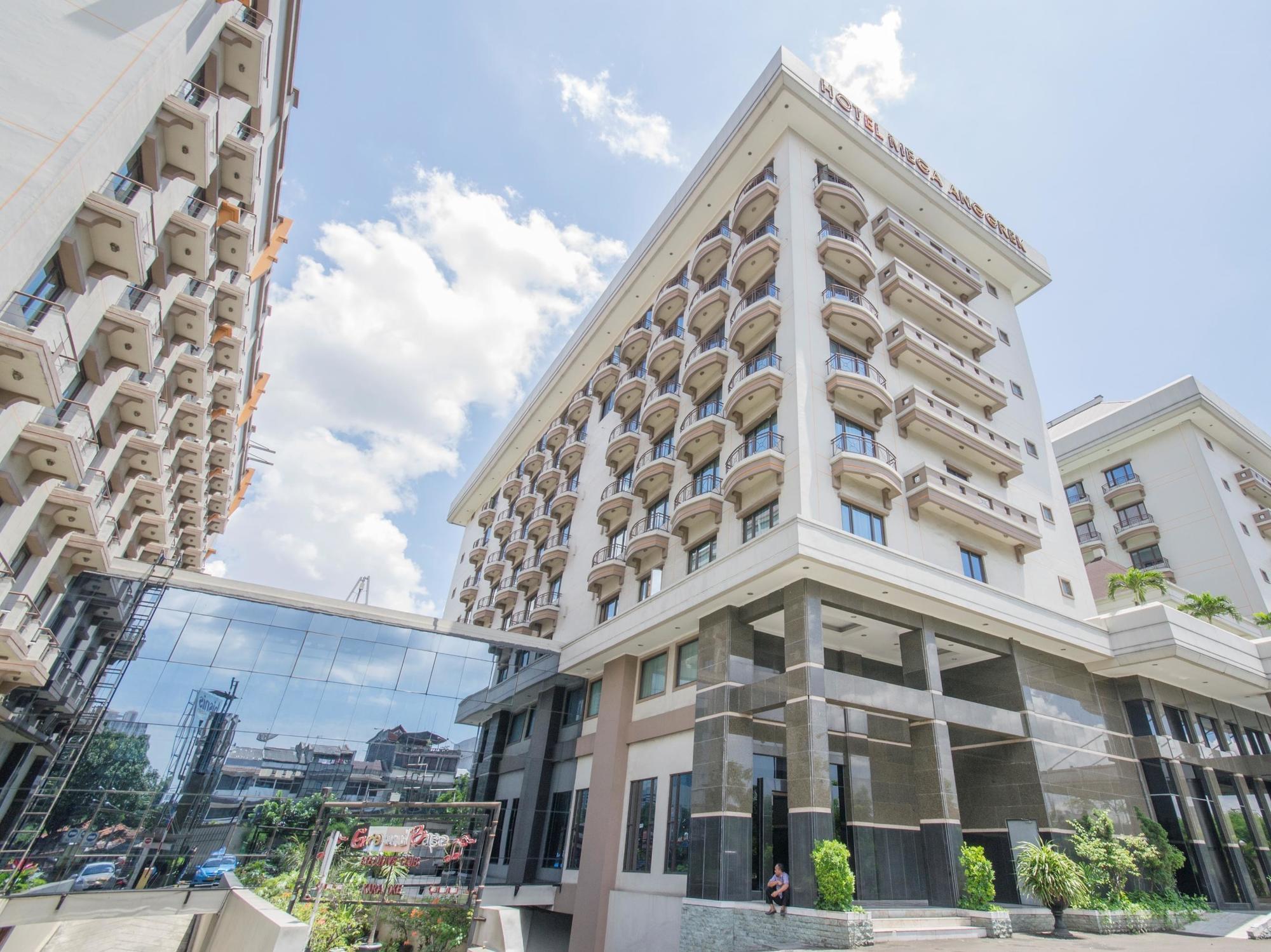Mega Anggrek Hotel Jakarta Slipi Buitenkant foto