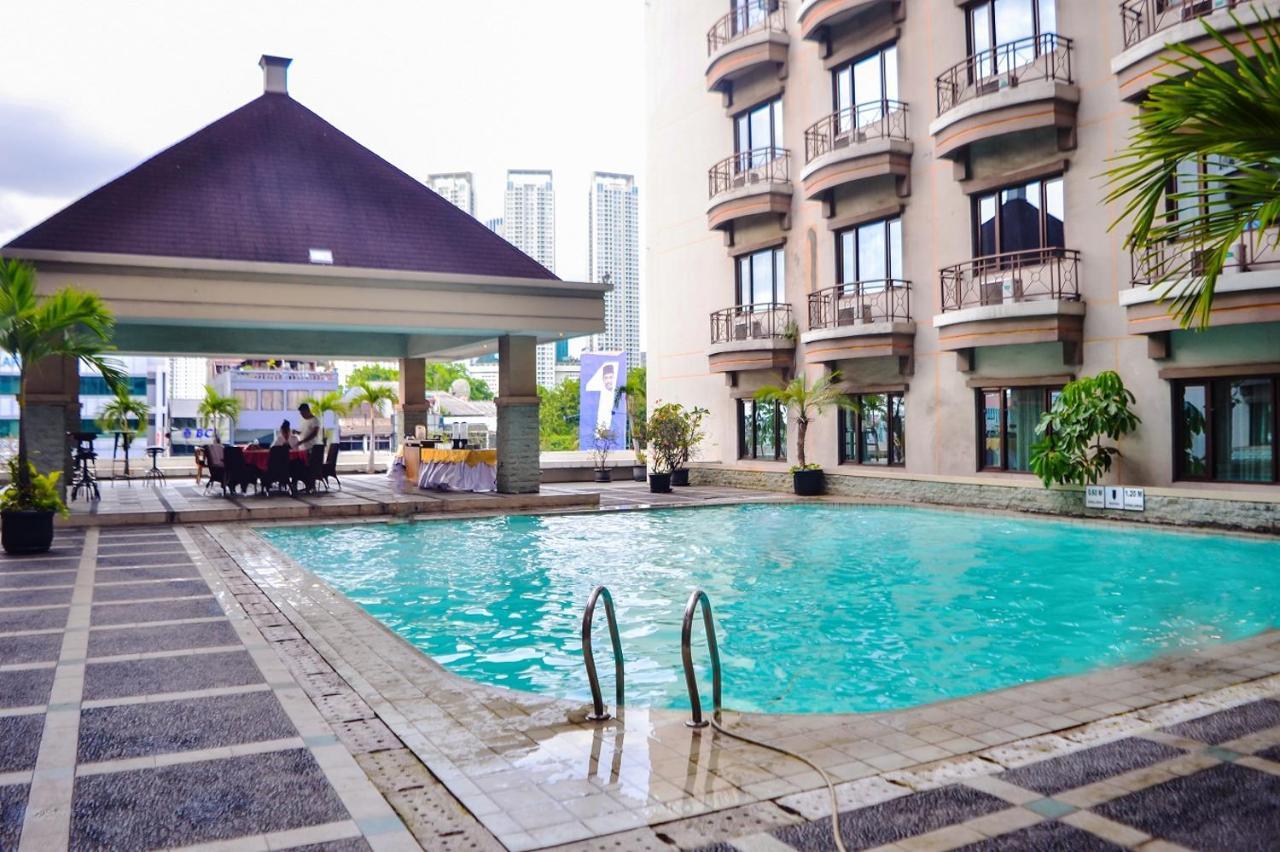 Mega Anggrek Hotel Jakarta Slipi Buitenkant foto